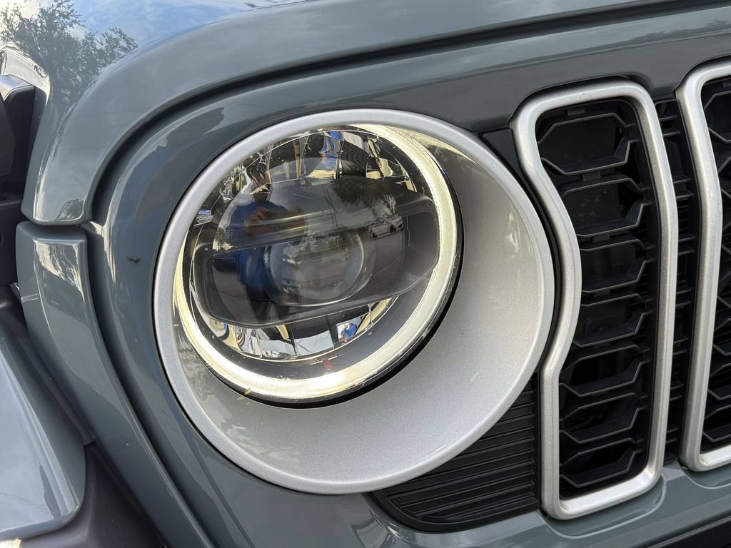 Used 2026 Jeep Wrangler Unlimited Sahara AWD/4WD image 9