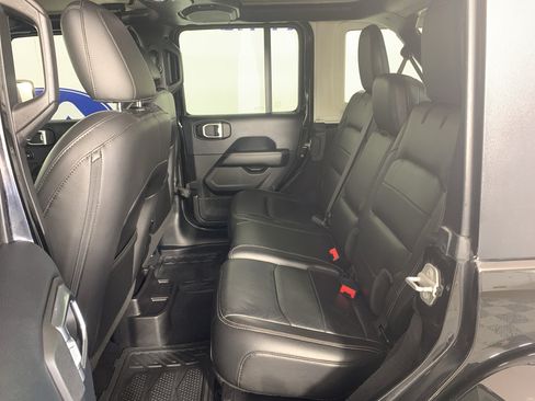 Used 2018 Jeep Wrangler Unlimited Sahara w/ Dual Top Group AWD/4WD image 31