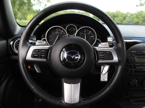 Used 2006 MAZDA MX-5 Miata Touring RWD image 13