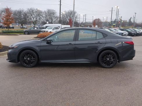 Used 2025 Toyota Camry SE image 5