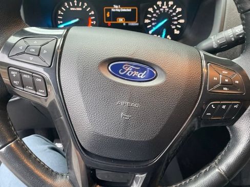 Used 2019 Ford Explorer XLT FWD image 11
