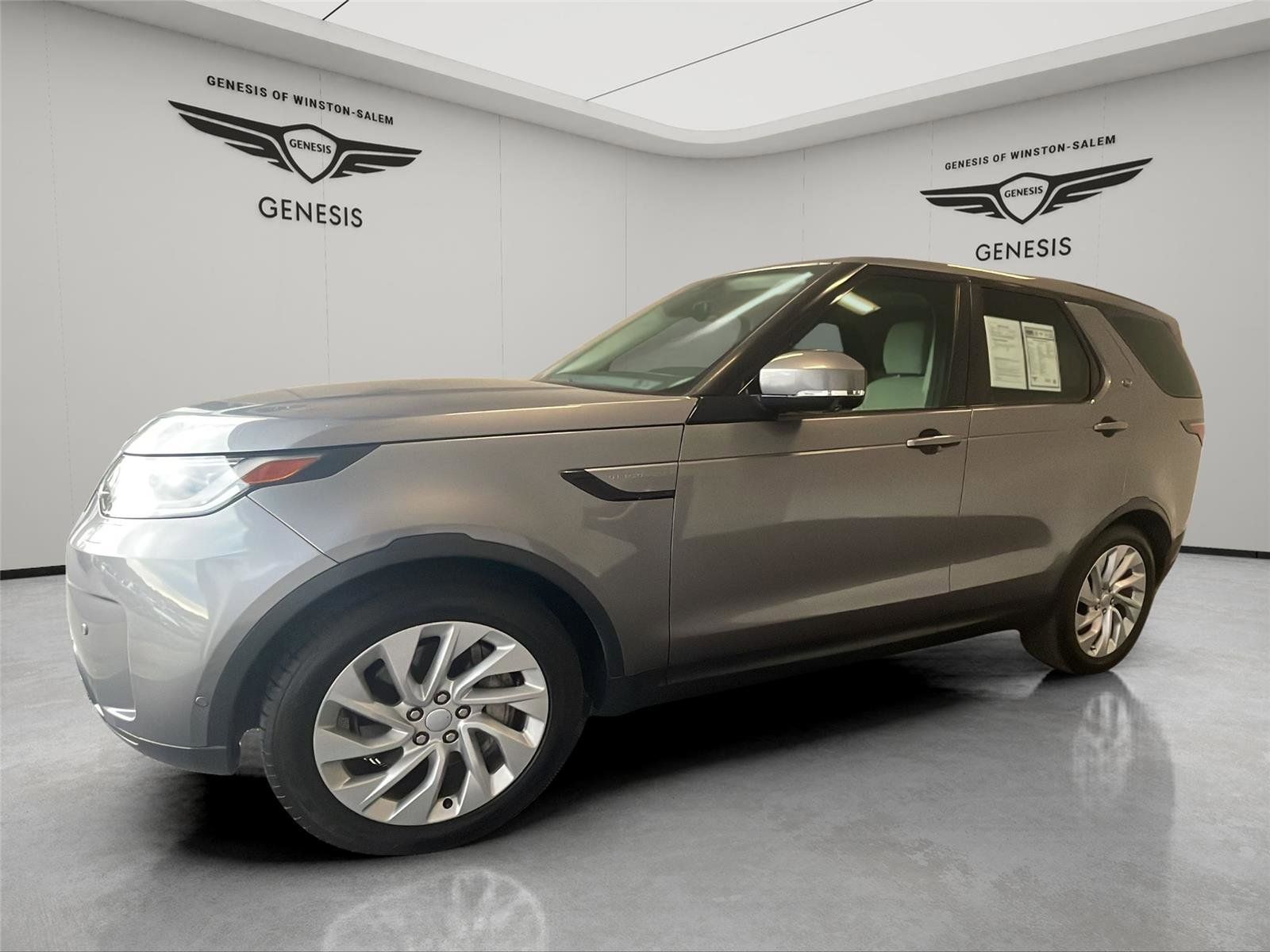 Used 2022 Land Rover Discovery S AWD/4WD image 1