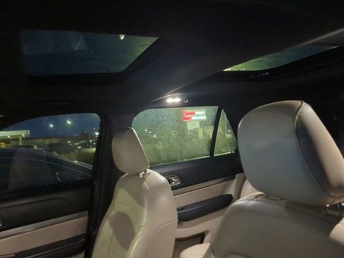 Used 2019 Ford Explorer XLT w/ Equipment Group 202A image 7