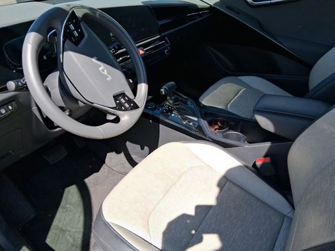 Used 2024 Kia Niro FWD image 6