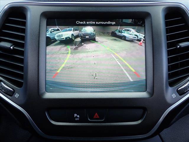 Used 2020 Jeep Cherokee Trailhawk w/ Comfort/Convenience Group AWD/4WD image 10