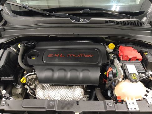 Used 2021 Jeep Renegade Latitude AWD/4WD image 30