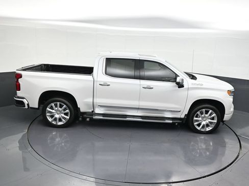 Used 2025 Chevrolet Silverado 1500 High Country w/ High Country Premium Package AWD/4WD image 20