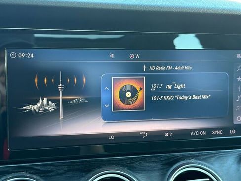 Used 2018 Mercedes-Benz E 300 image 23