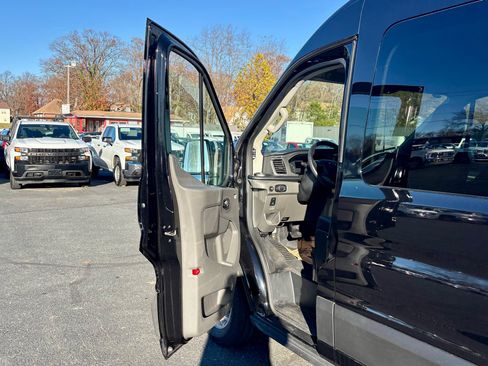 Used 2024 Ford Transit 350 XLT image 15