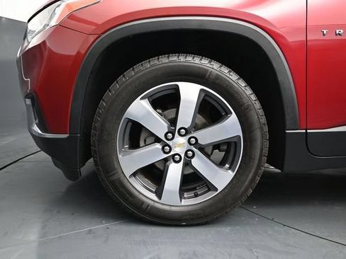 Used 2018 Chevrolet Traverse LT w/ LPO, Floor Liner Package AWD/4WD image 17
