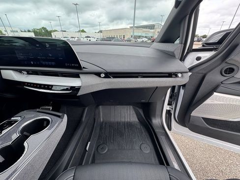 Certified 2025 Cadillac Optiq Luxury 2 w/ LPO, Floor Liner Package AWD/4WD image 29