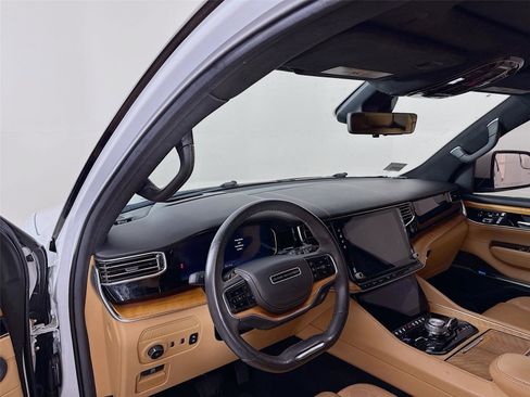 Used 2022 Jeep Grand Wagoneer Series III image 5