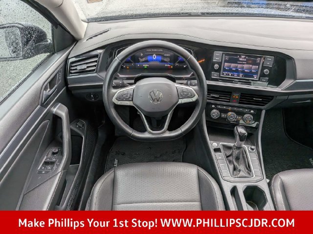 Used 2023 Volkswagen Jetta SE FWD image 14