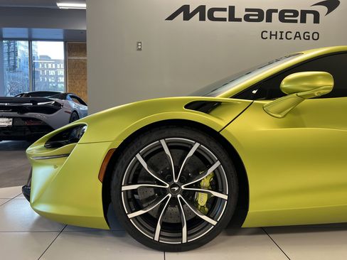 Used 2023 McLaren Artura image 12