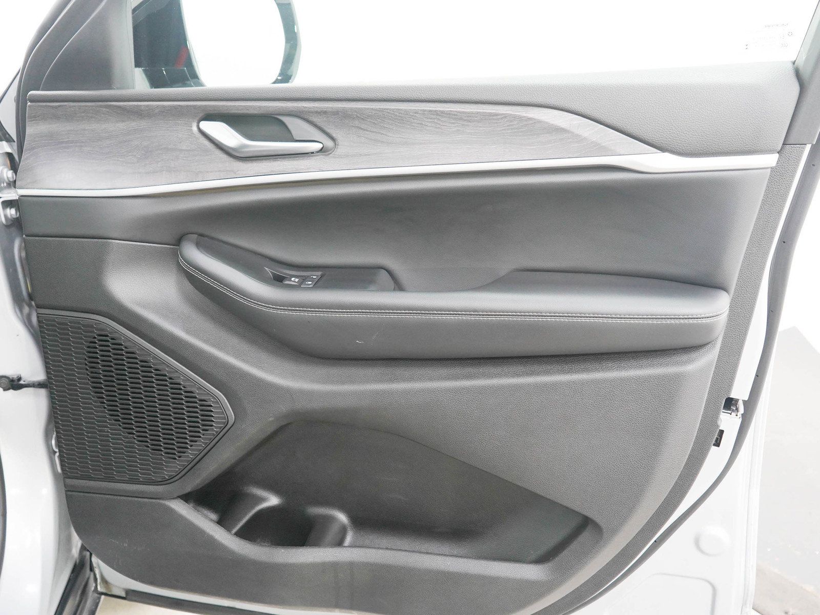 Used 2023 Jeep Grand Cherokee Limited AWD/4WD image 12