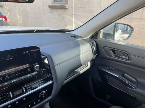 Used 2025 Nissan Pathfinder SV image 35