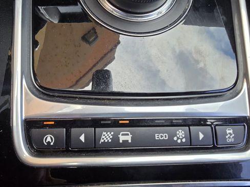 Used 2017 Jaguar F-PACE Prestige image 39