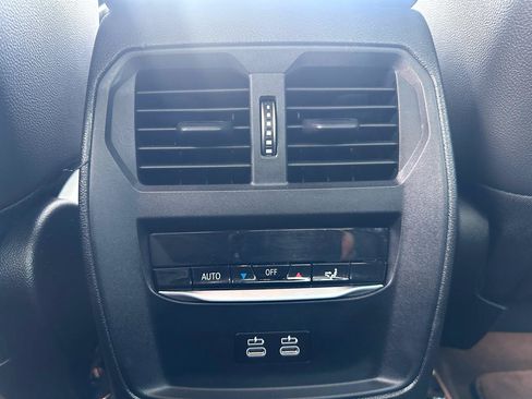 Used 2021 BMW 330i Sedan w/ M Sport Package RWD image 34