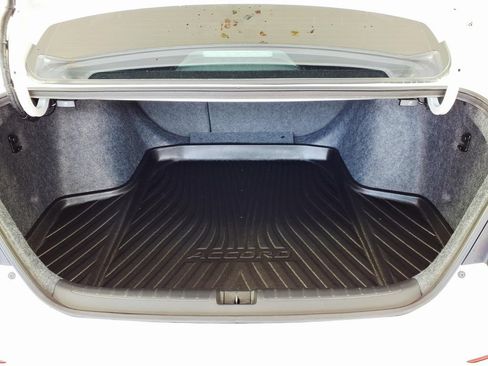 Used 2021 Honda Accord Touring image 9
