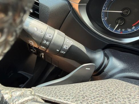 Used 2015 Toyota Corolla S FWD image 39