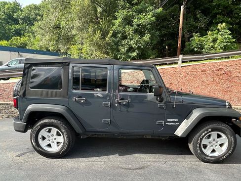 Used 2017 Jeep Wrangler Unlimited Sport w/ Quick Order Package 24S AWD/4WD image 7
