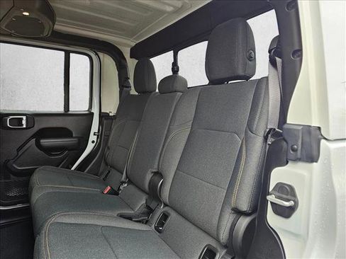 Used 2025 Jeep Gladiator Sport image 16
