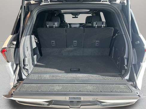 New 2026 Lincoln Navigator Reserve w/ Jet Appearance Package image 8