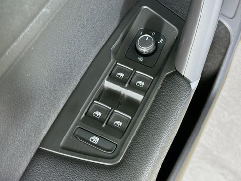 Used 2020 Volkswagen Tiguan SEL image 18