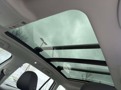 Used 2017 Volkswagen Golf Alltrack SEL image 32