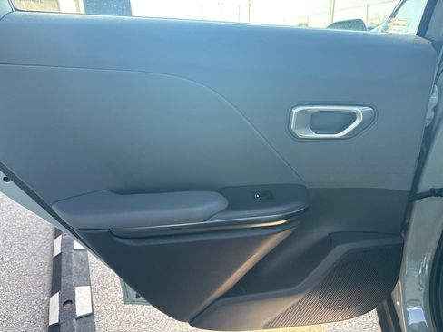 Used 2025 Kia K4 FWD image 17