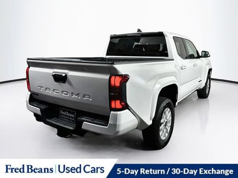 Used 2025 Toyota Tacoma SR5 AWD/4WD image 9