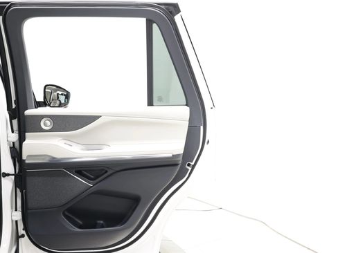 Used 2025 Lincoln Navigator Reserve AWD/4WD image 88