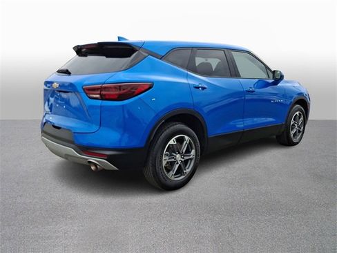 Used 2025 Chevrolet Blazer LT image 4