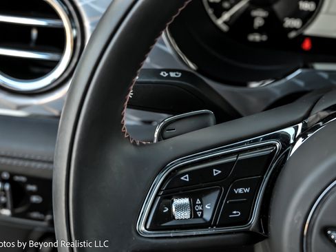 Used 2023 Bentley Bentayga image 39