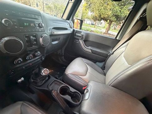 Used 2015 Jeep Wrangler Unlimited Sport AWD/4WD image 39