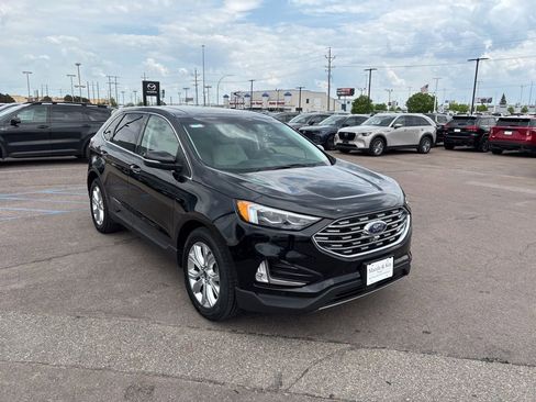 Used 2020 Ford Edge Titanium w/ Equipment Group 301A AWD/4WD image 3