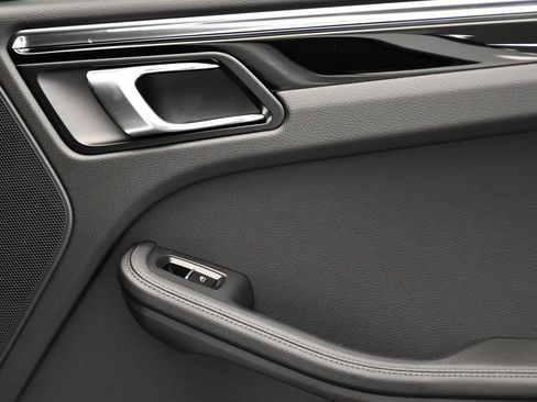Certified 2026 Porsche Macan AWD/4WD image 53