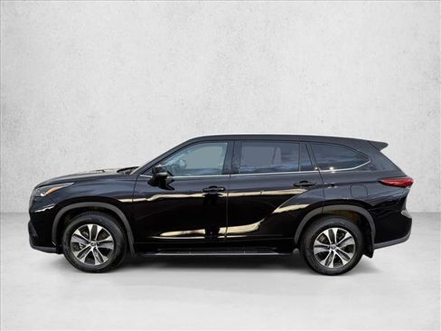 Used 2021 Toyota Highlander XLE image 9