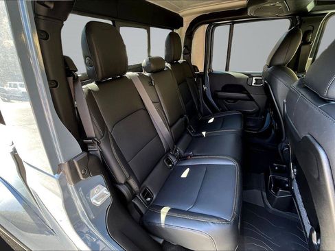 New 2026 Jeep Gladiator Sport AWD/4WD image 10