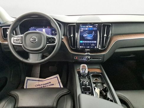 Used 2023 Volvo XC60 B5 Ultimate image 9