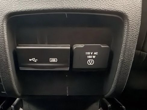 Used 2019 Jeep Cherokee Latitude Plus w/ Comfort/Convenience Group AWD/4WD image 24