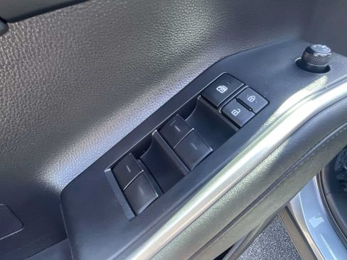 Used 2023 Toyota Highlander XLE FWD image 13