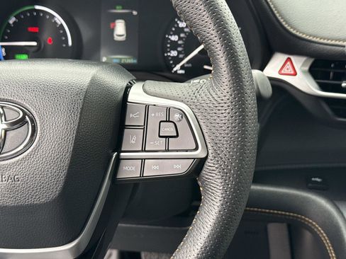 Used 2024 Toyota Sienna XLE Woodland Edition image 10