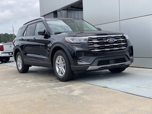 New 2026 Ford Explorer Active RWD image 2