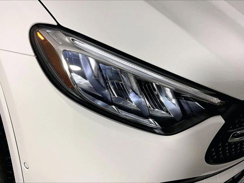 Used 2025 Mercedes-Benz GLC 300 image 26