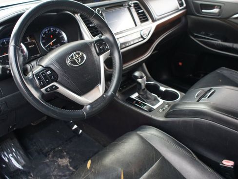 Used 2016 Toyota Highlander Limited image 11