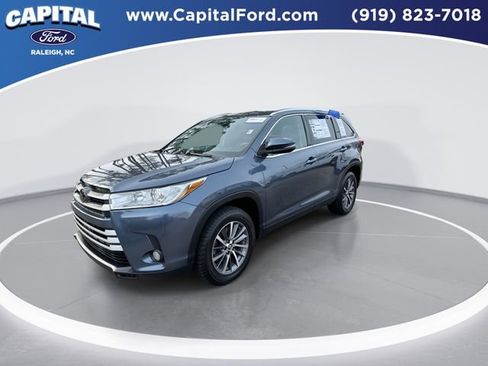 Used 2019 Toyota Highlander XLE image 4