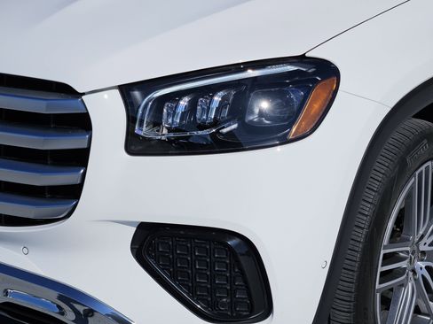 Certified 2024 Mercedes-Benz GLS 450 4MATIC image 9