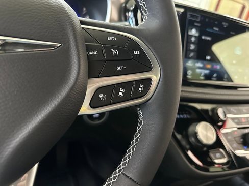 New 2026 Chrysler Pacifica Select image 18