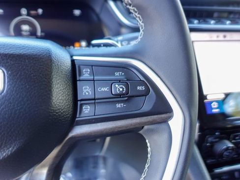Used 2023 Jeep Grand Cherokee Limited w/ Luxury Tech Group II AWD/4WD image 14